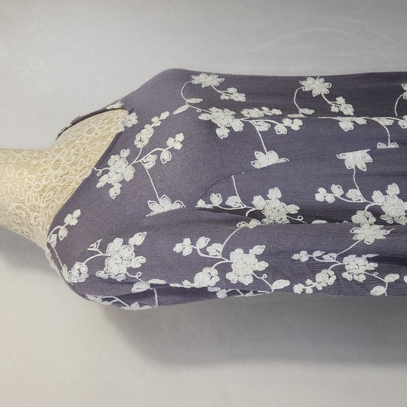 Altar'd-State Cool Grey White Floral Embroidered Bell Sleeve Cut-Out Back Mini S - Picture 3 of 16